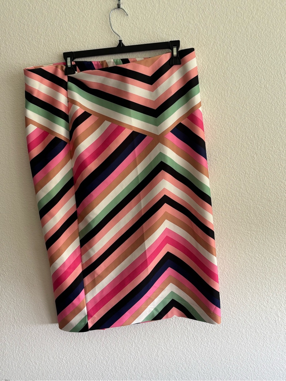 Vibrant Chevron Stripe Pencil Skirt in Pink & Black